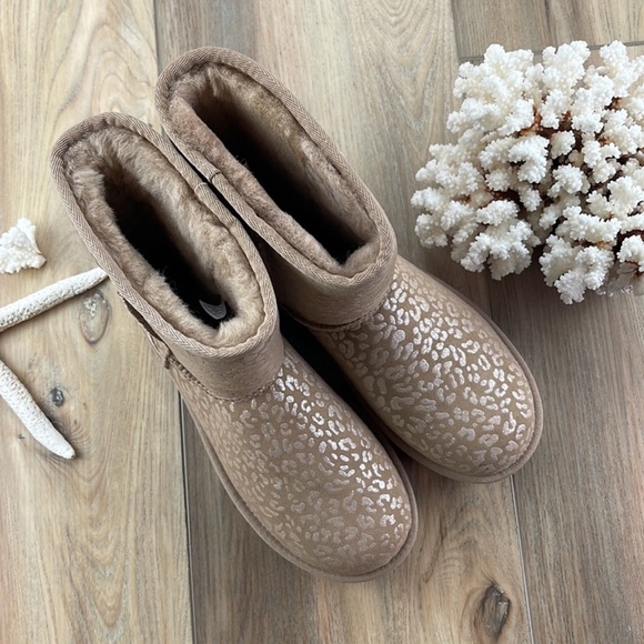 🌴🔆UGG- BROWN CLASSIC SHORT SNOW LEOPARD BOOTS🔆🌴 - Picture 14 of 16